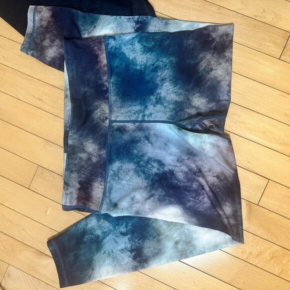 Set of TWO GAP FIT Eclipse Leggings Pants Size Medium Navy Stars Blue Print - Picture 2 of 12